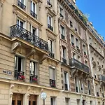 Chambre privée, sdb partagé, Arc de Triomphe, métro 1, T3b, RER c e a
